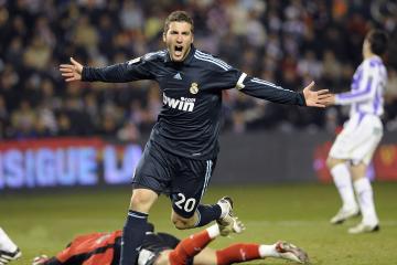 开云体育app-黑铁与黄金，当精密齿轮被一粒原始尘埃卡住