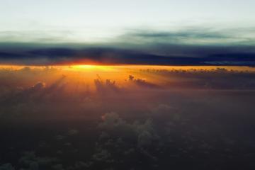 开云体育登录-橙色风暴席卷圣西罗，阿尔瓦雷斯力压群星，阿贾克斯友谊赛掀翻AC米兰