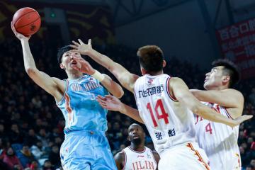 开云体育官网-骑士节奏掌控新疆队，布克让比赛提前失去悬念