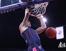 开云体育app-广东队鏖战深圳队，易建联扛起全队