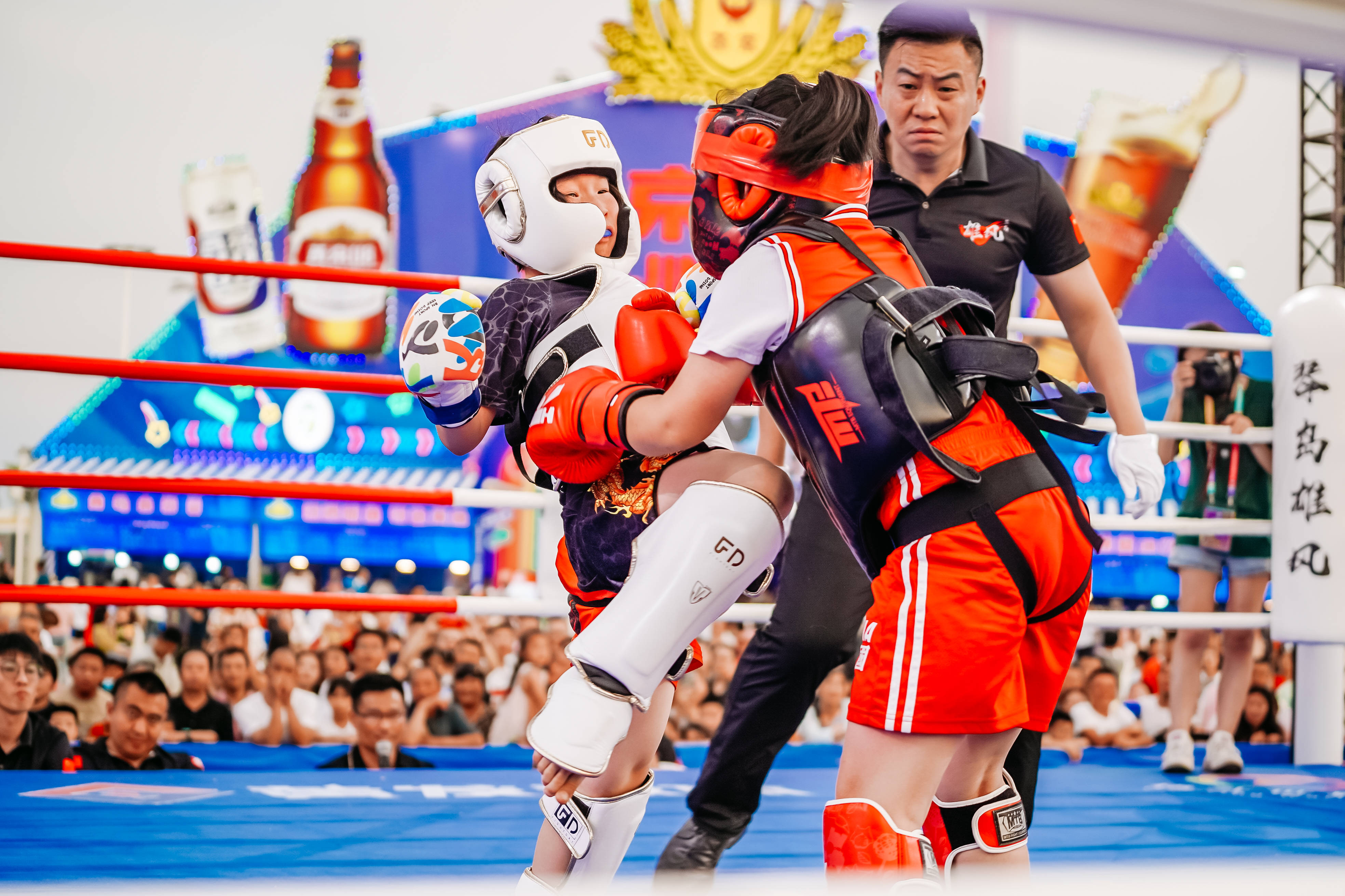 开云下载-拳击决赛震撼开打，巅峰对决引爆全场