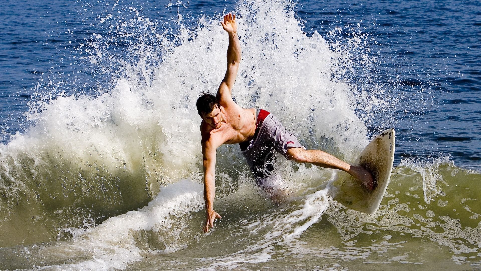 开云体育APP下载-铁幕降临，基米希铸就的北美沙漠之夜